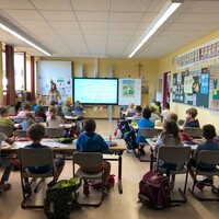 Wir besuchen die Schule 